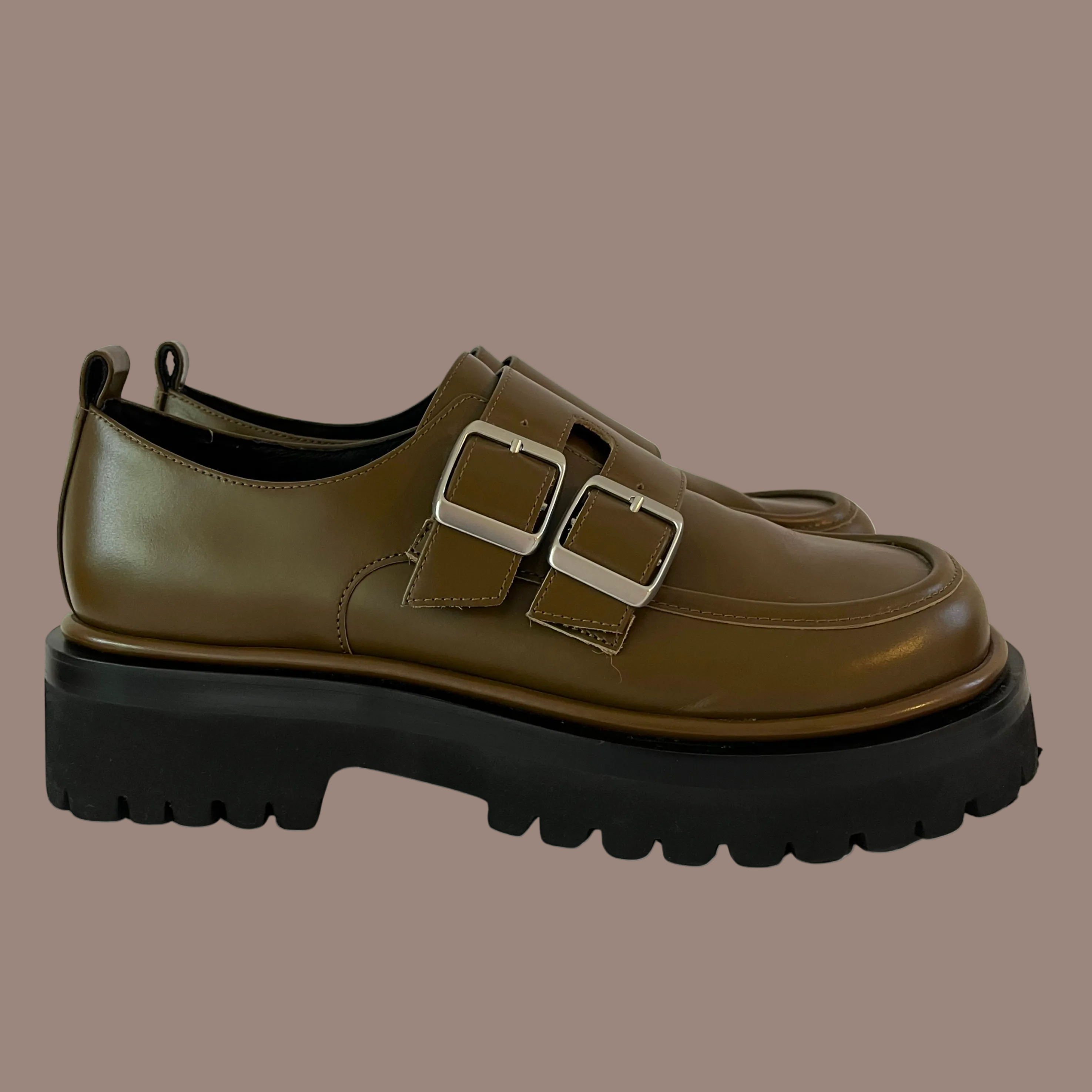 Alpha60 EZRA Loafer in Olive Size 42.