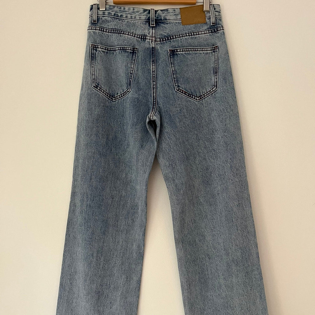 Juni TAYLOR BNWT Jeans in Rose Embroidery.