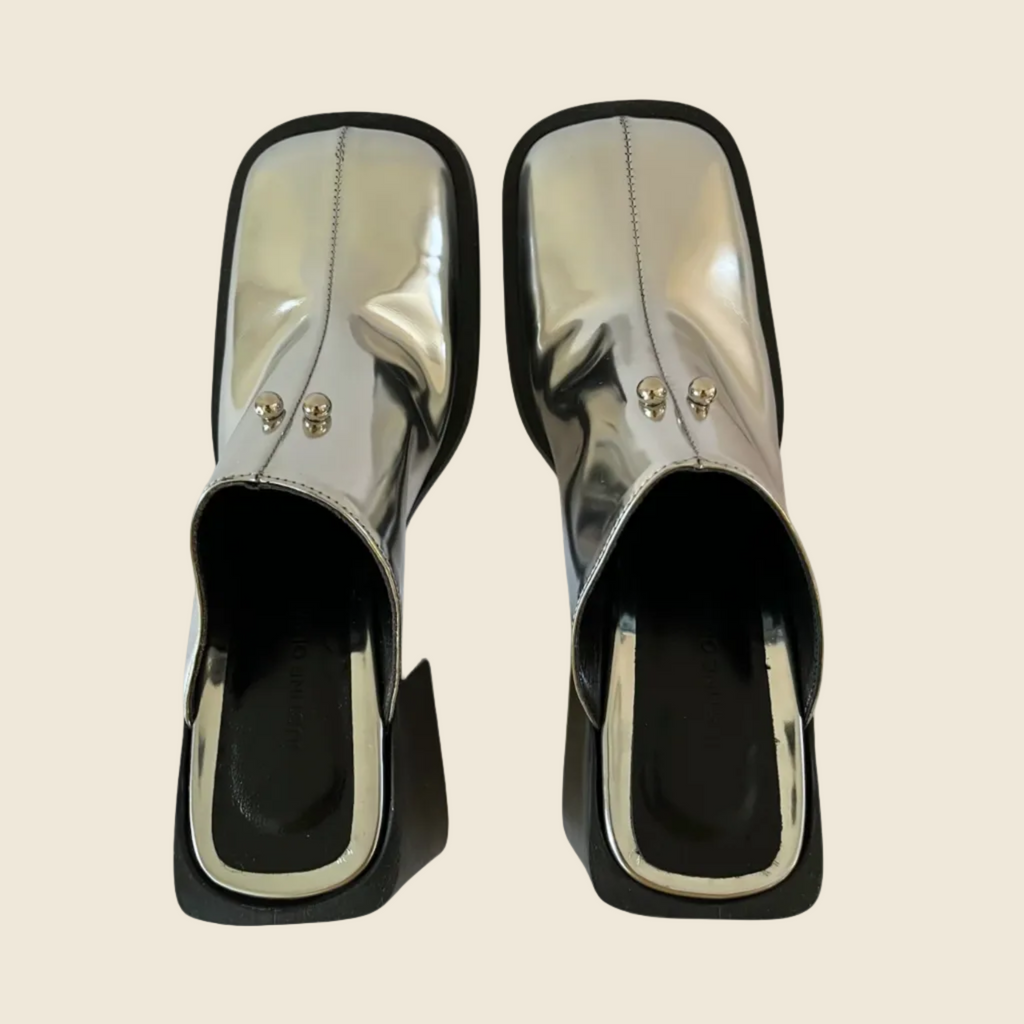 Justine Clenquet BNWB RAYA Mules in Silver Size IT37/US7/UK4.