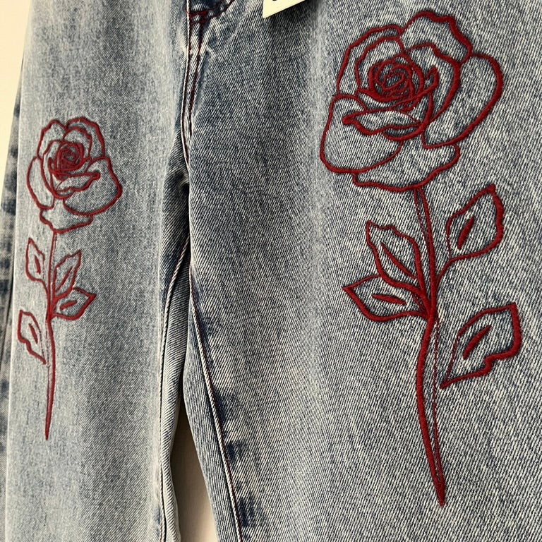 Juni TAYLOR BNWT Jeans in Rose Embroidery.