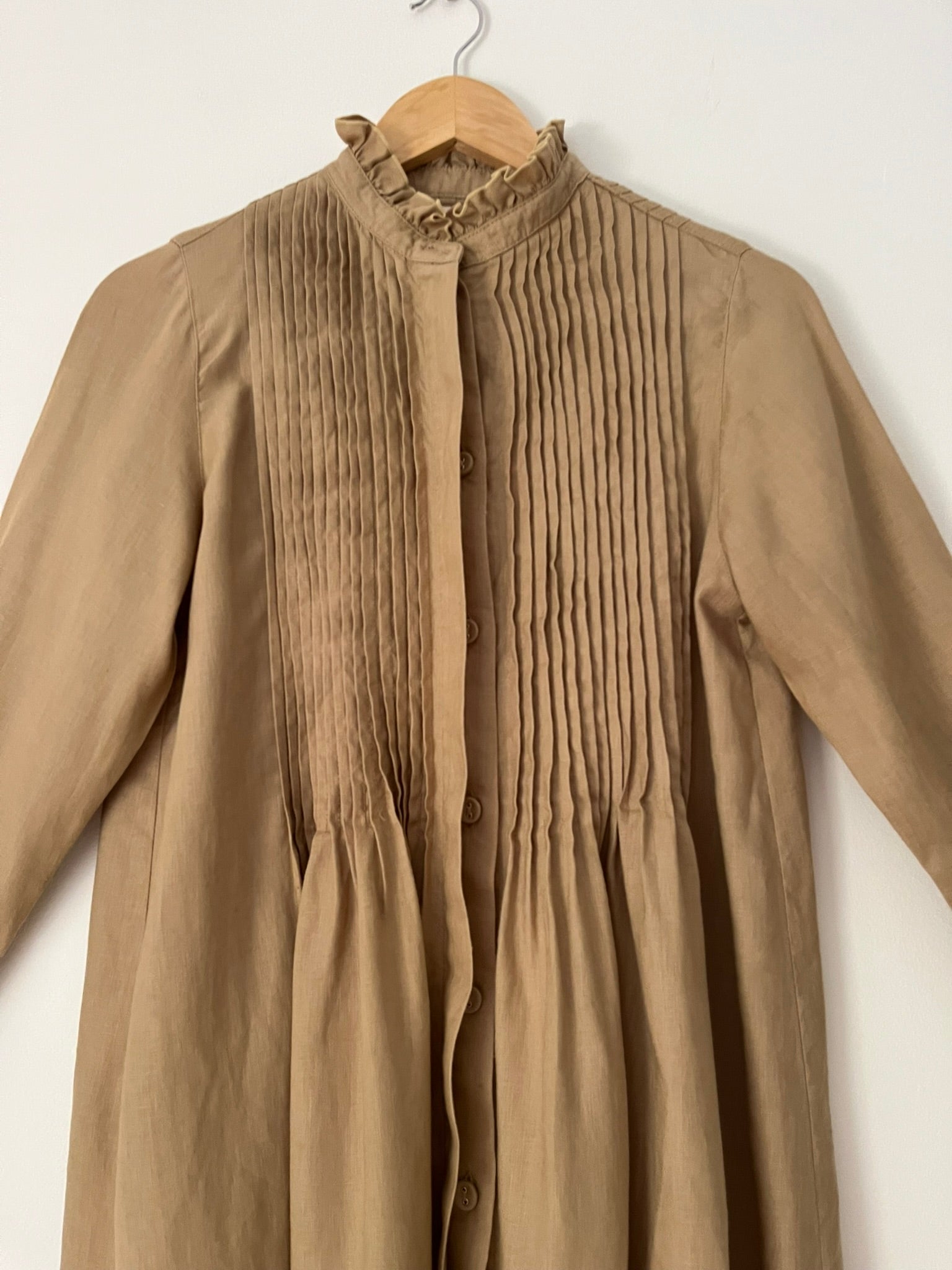 Morton Mac Linen Shirt Dress in Light Brown.