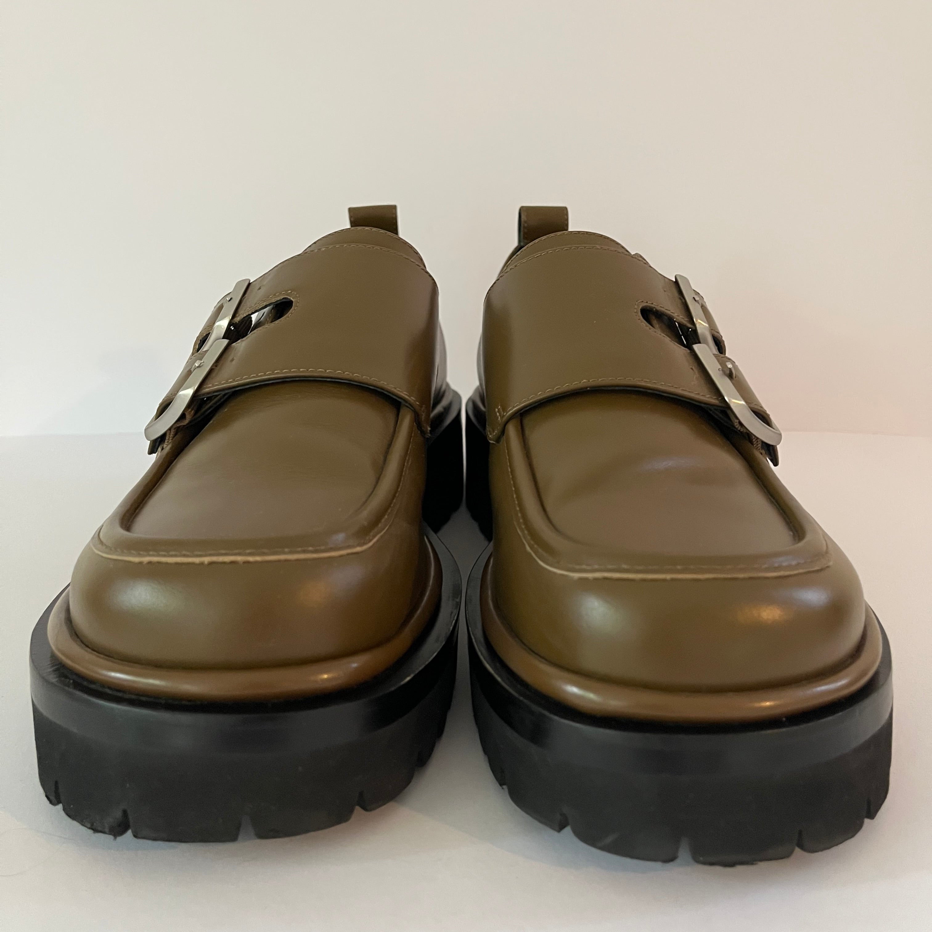 Alpha60 EZRA Loafer in Olive Size 42.