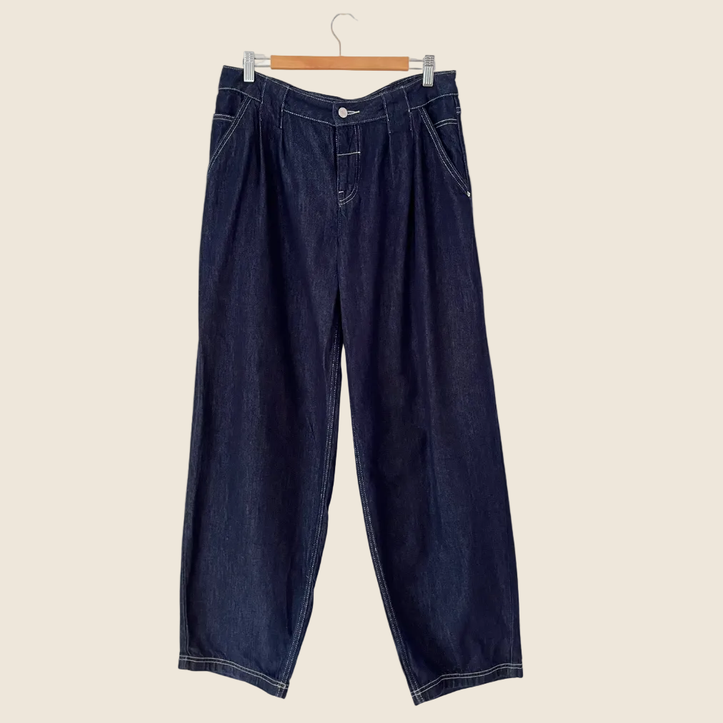Peachy Den PAMELA TUCK Jeans in Raw Indigo Size L.