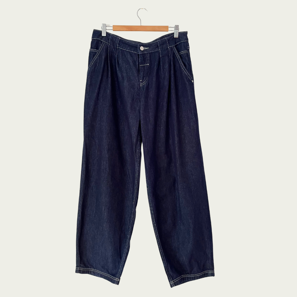 Peachy Den PAMELA TUCK Jeans in Raw Indigo Size L.