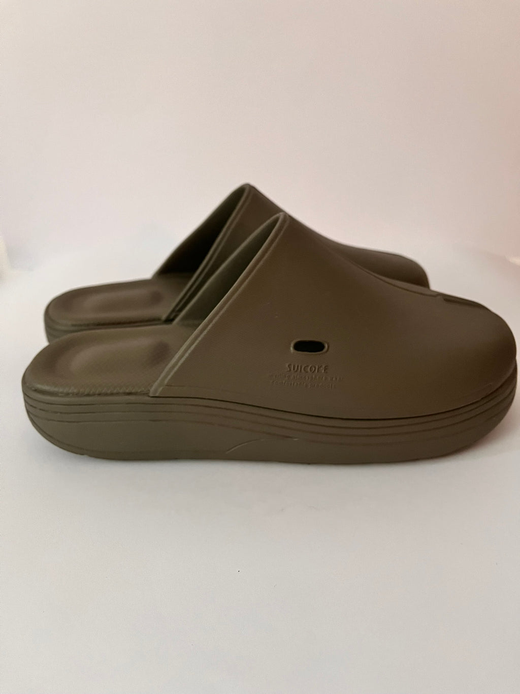 Suicoke POLK Split-toe Sandals in Olive Green.