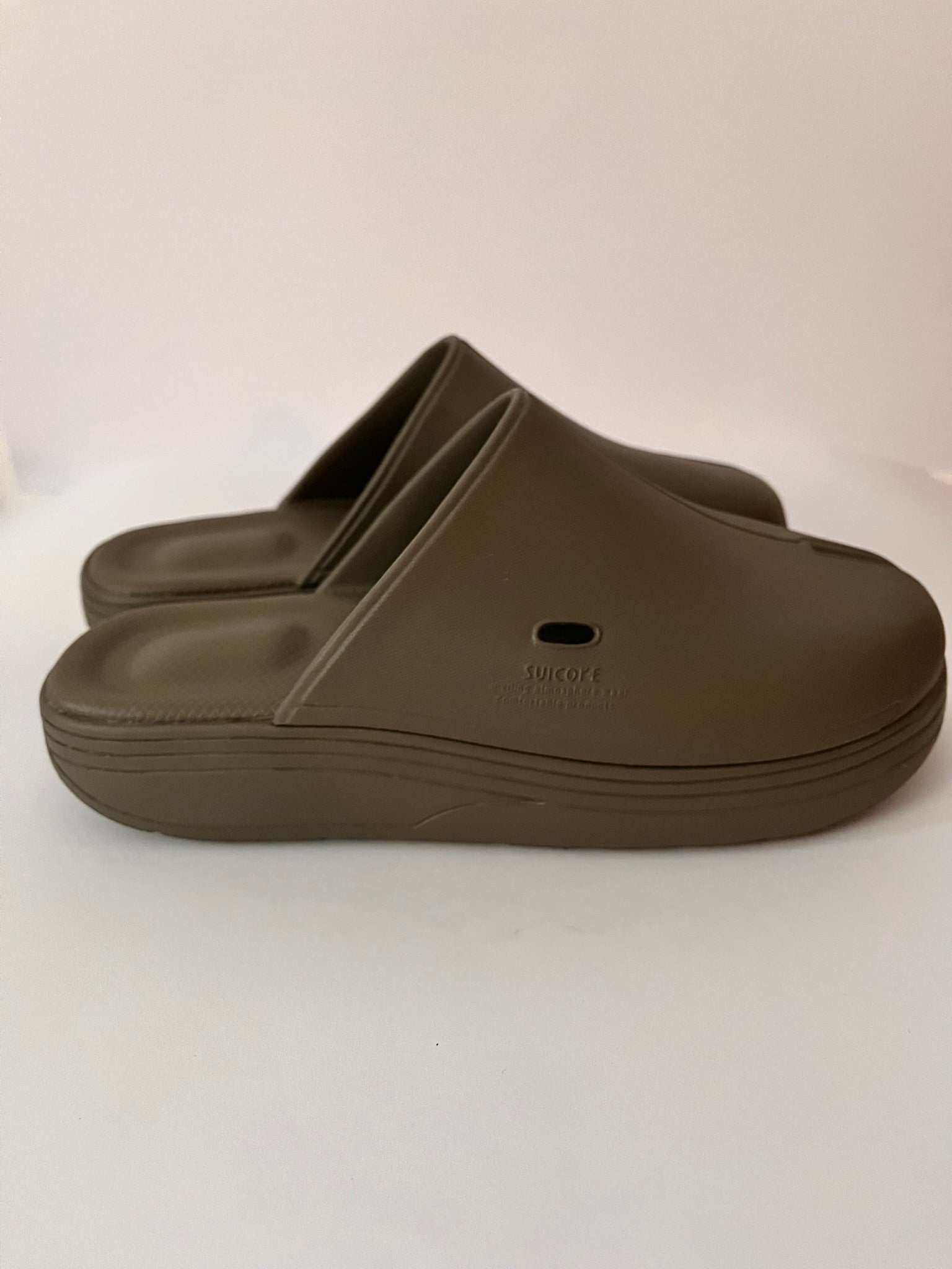Suicoke POLK Split-toe Sandals in Olive Green.