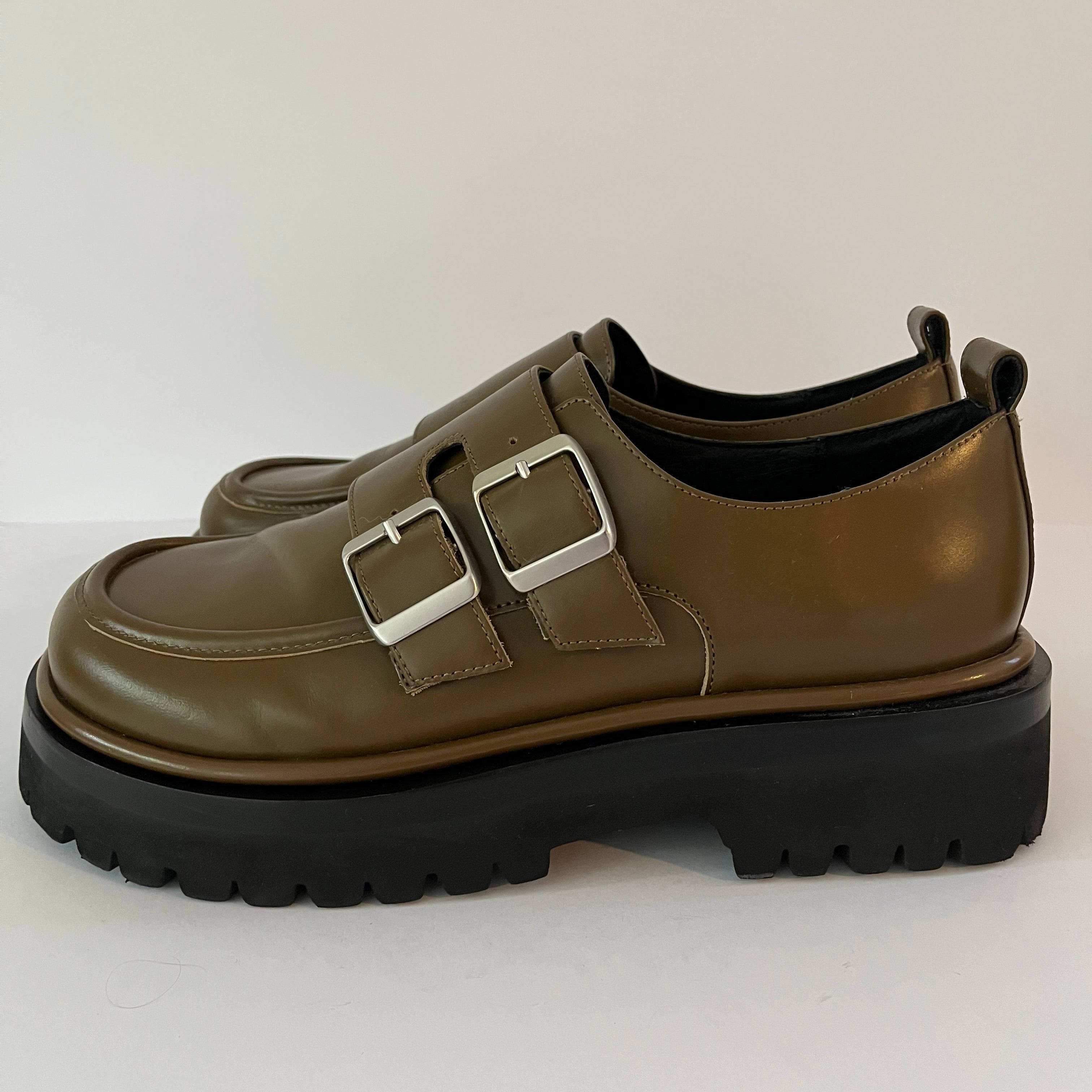 Alpha60 EZRA Loafer in Olive Size 42.