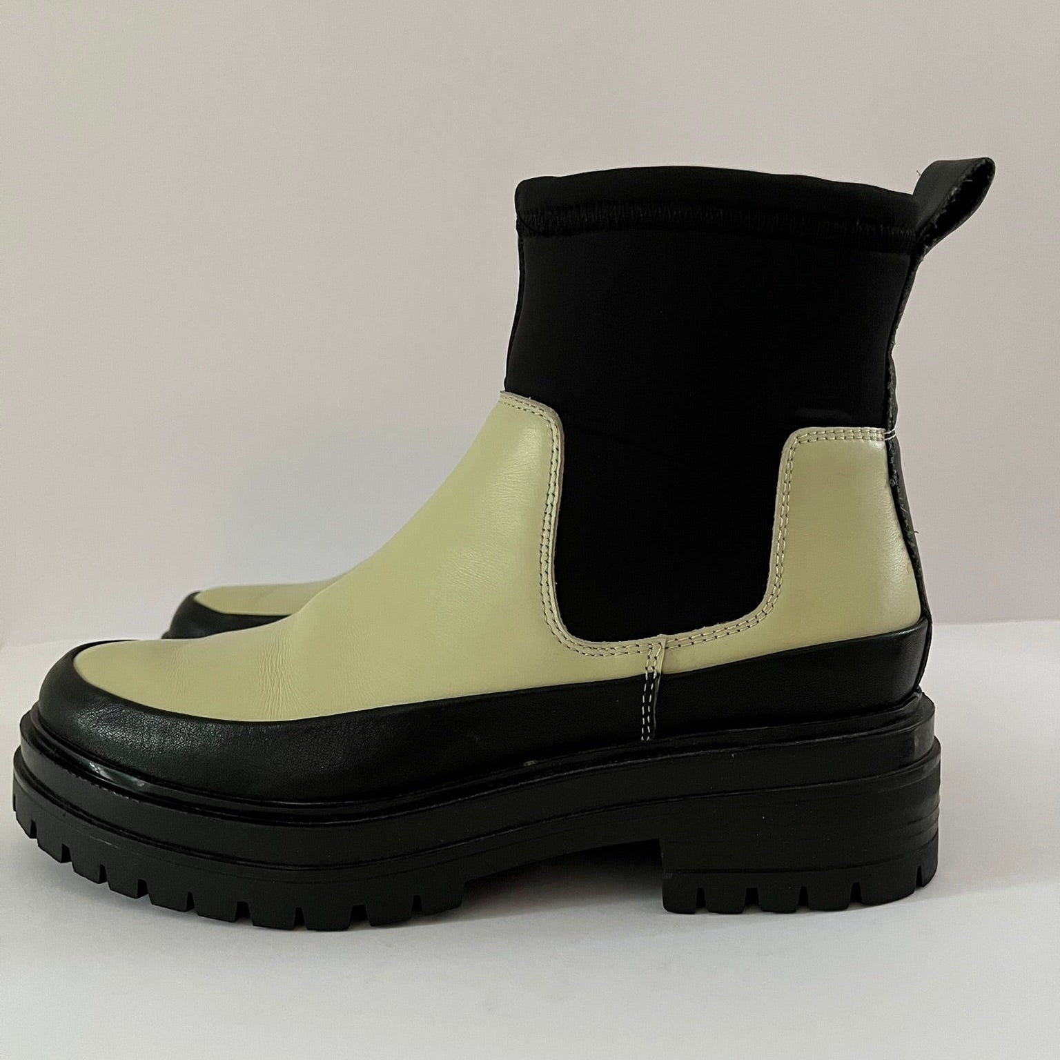 Radical Yes ORION SKIES Boots in Dirty Cream.