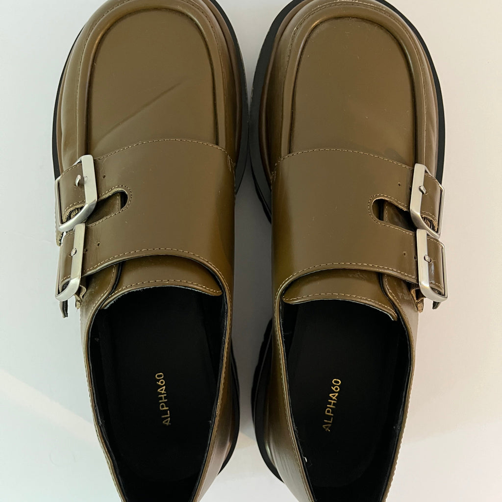 Alpha60 EZRA Loafer in Olive Size 42.
