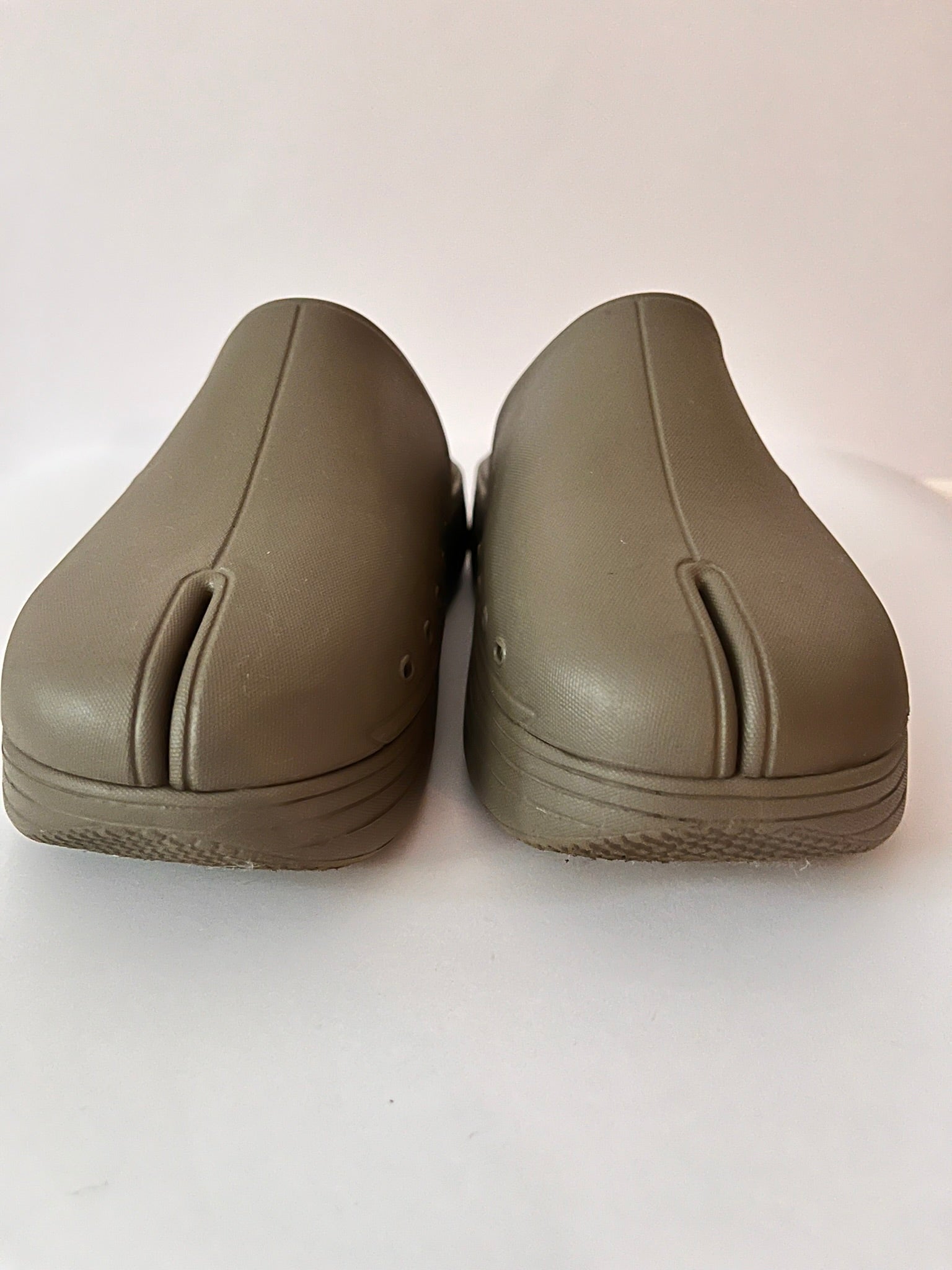 Suicoke POLK Split-toe Sandals in Olive Green.