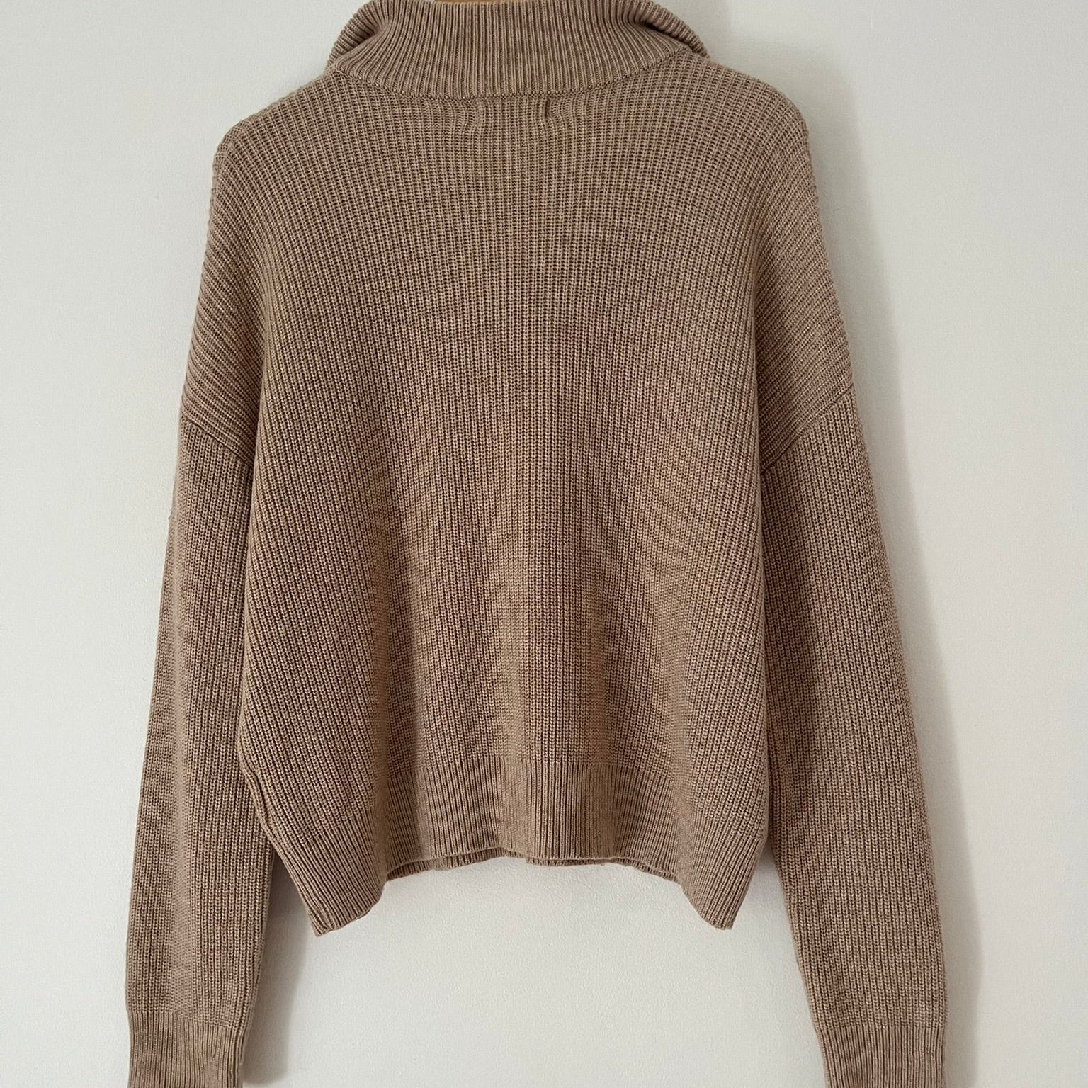 Henne DARIO Knit Sweater.
