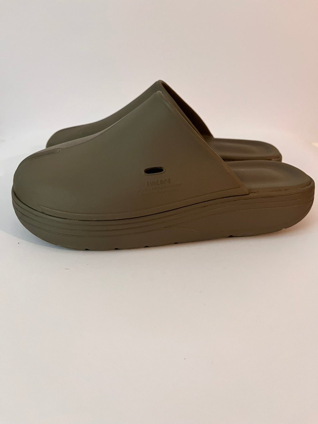 Suicoke POLK Split-toe Sandals in Olive Green.