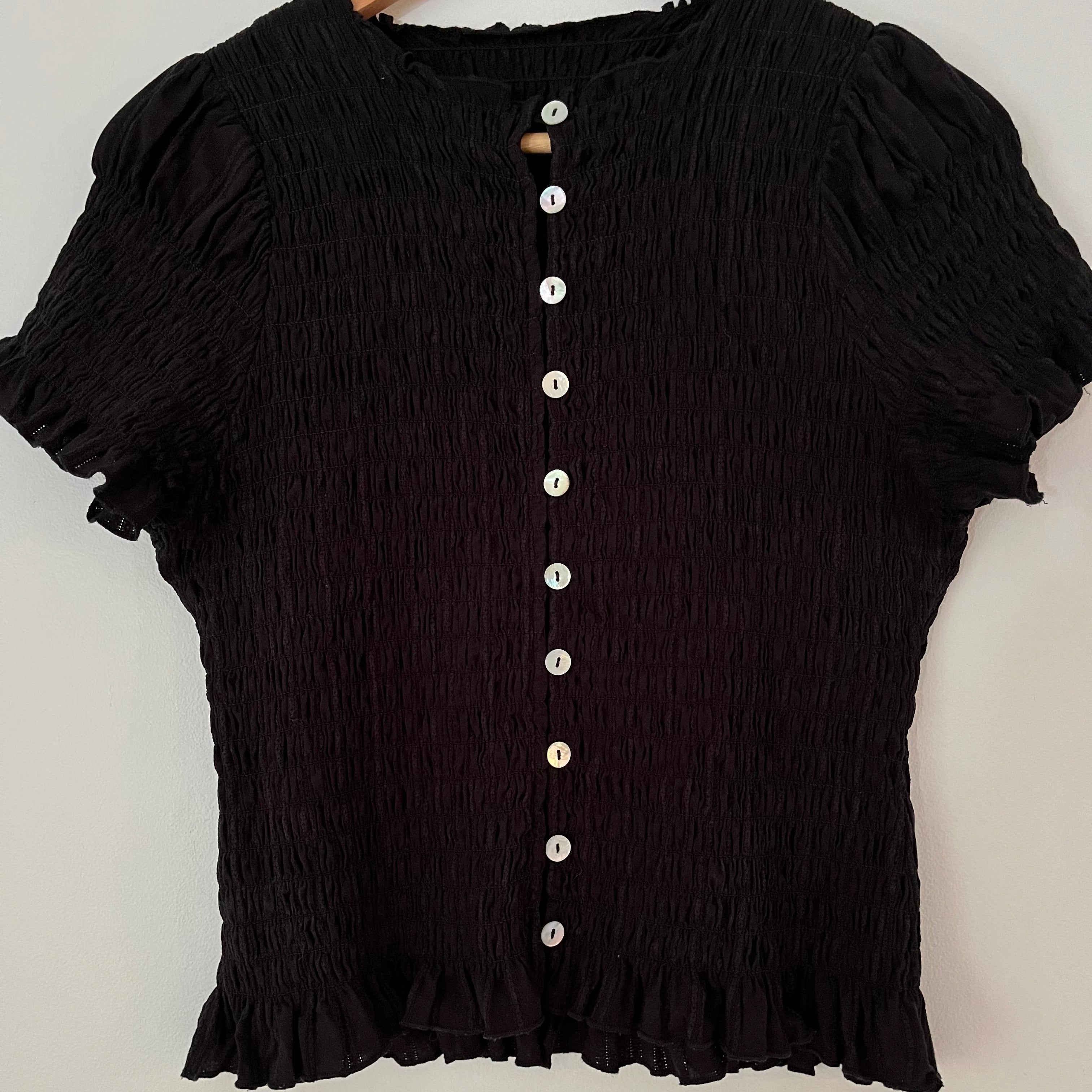 Apres Studios RUCHED Button Tee Size XL.