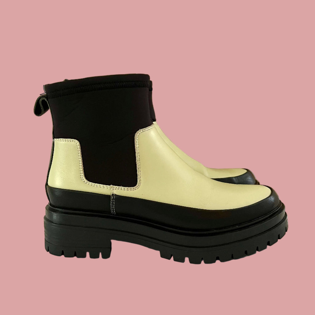 Radical Yes ORION SKIES Boots in Dirty Cream.