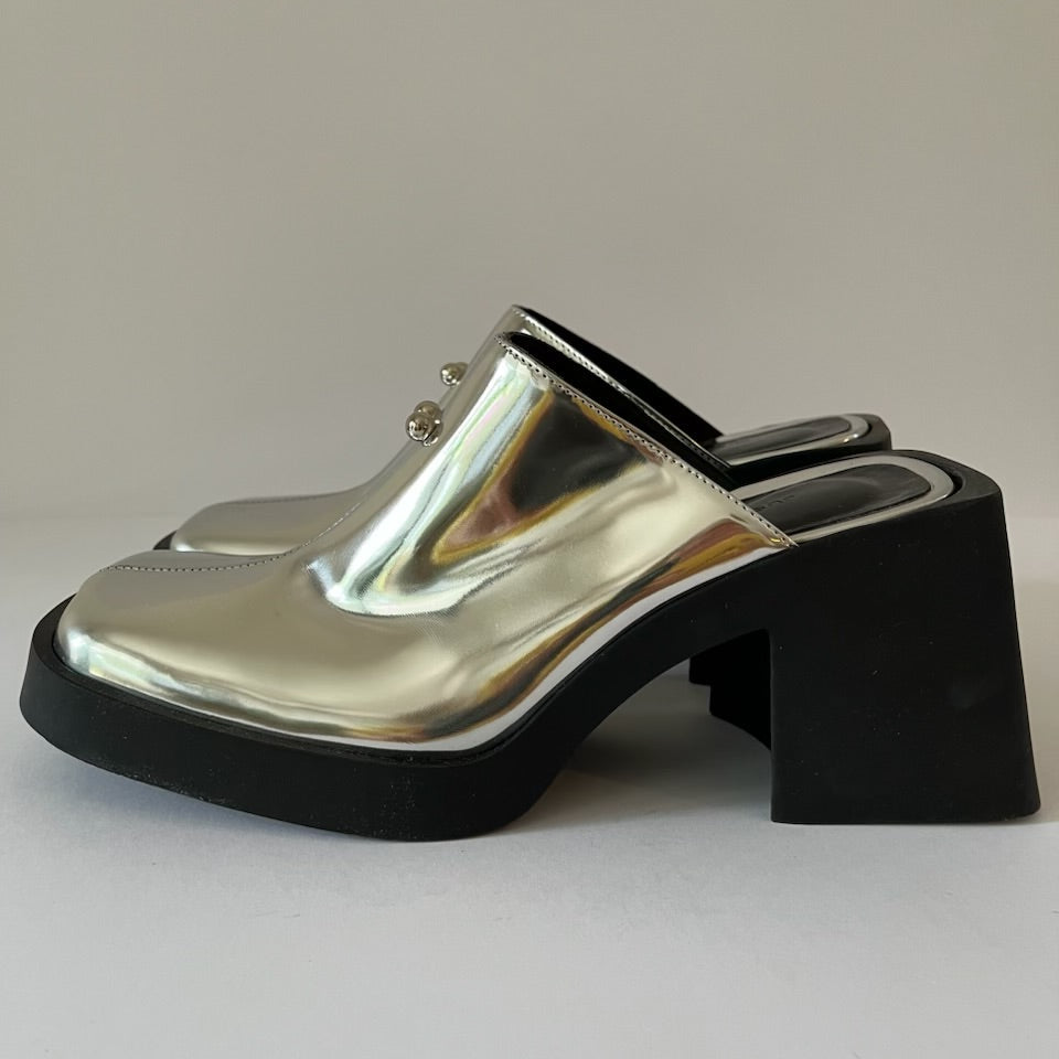 Justine Clenquet BNWB RAYA Mules in Silver Size IT37/US7/UK4.