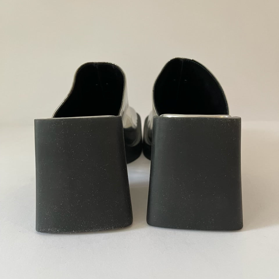 Justine Clenquet BNWB RAYA Mules in Silver Size IT37/US7/UK4.
