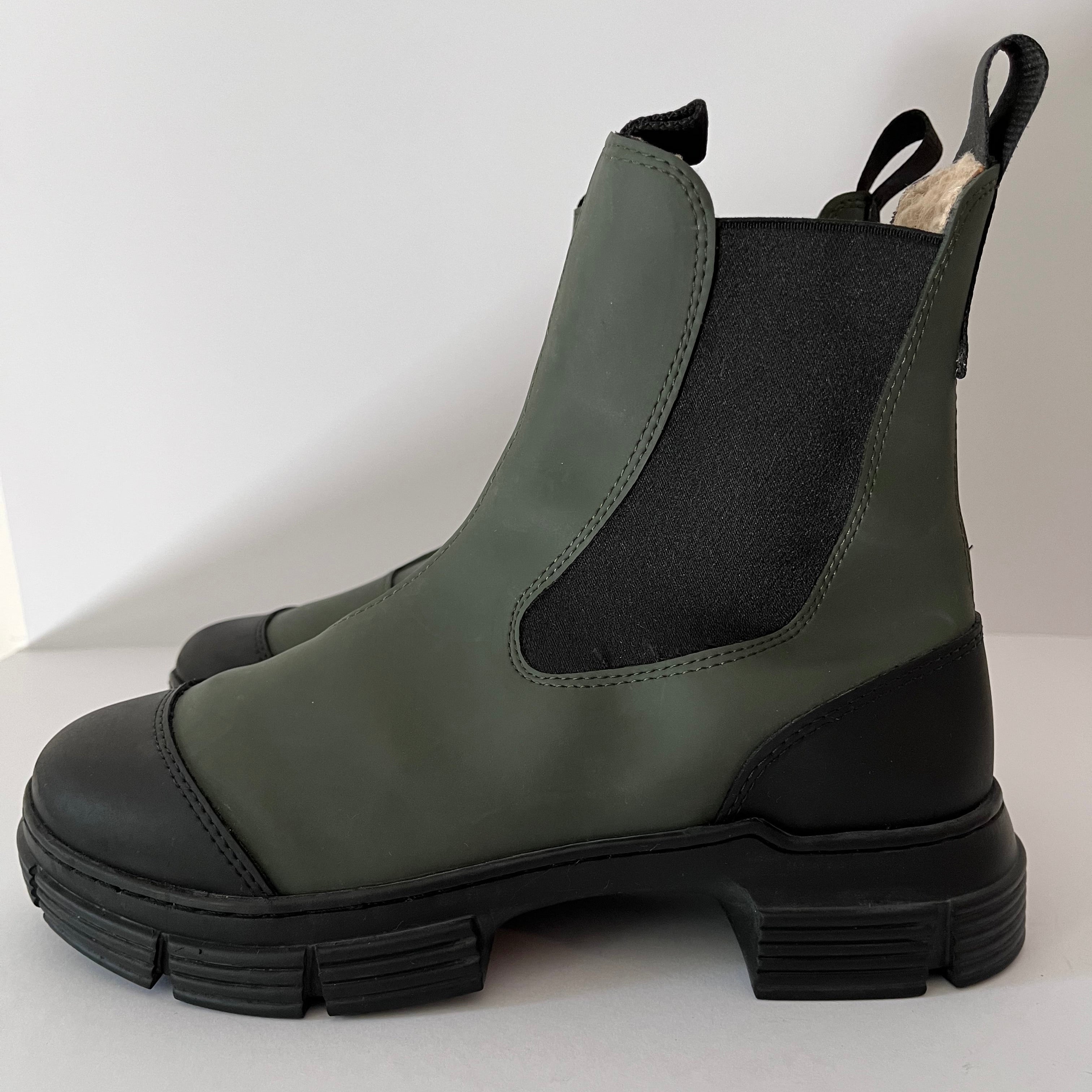Ganni Faux Fur Lined/Rubber Chelsea Boot In Forest Night Size 37/AU6.