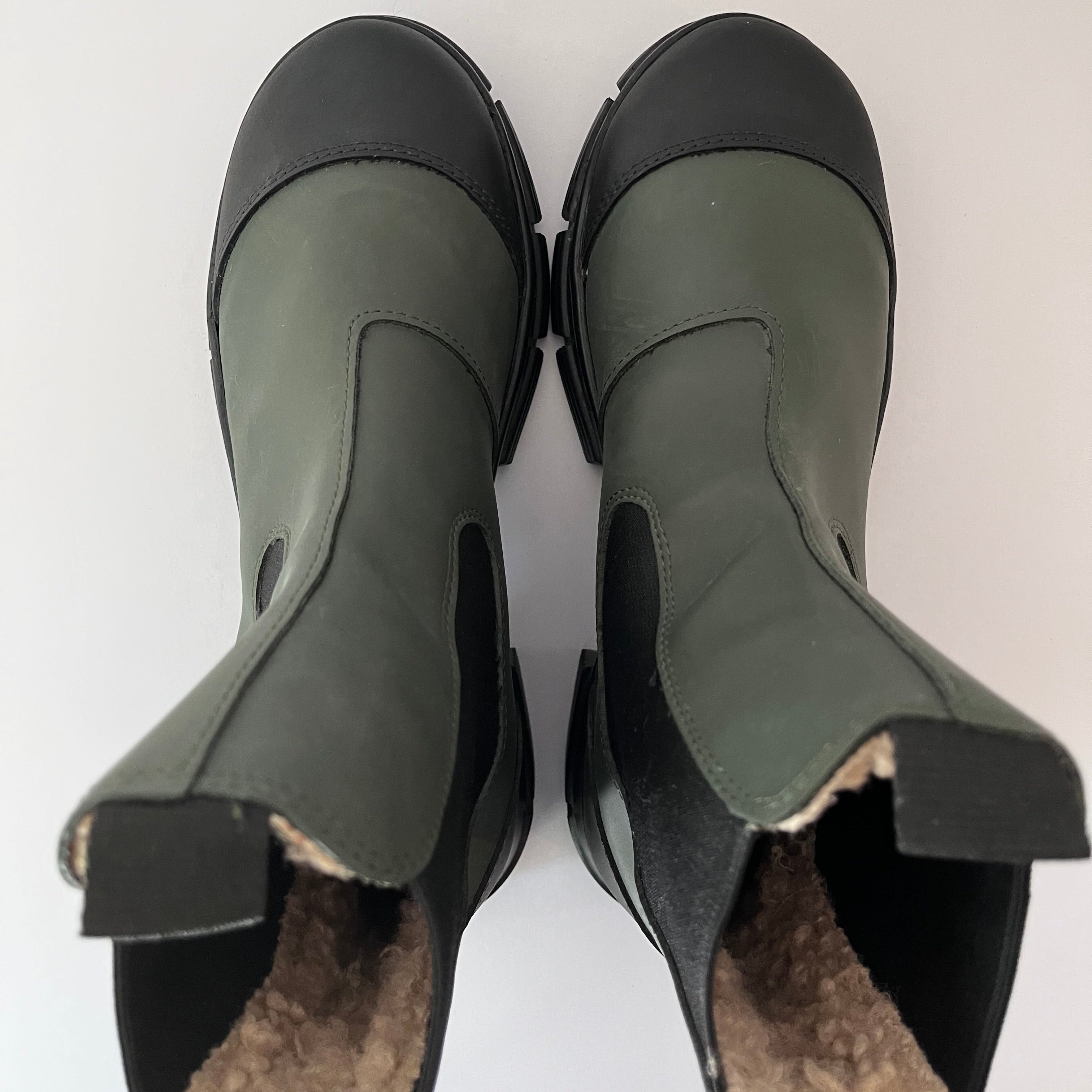 Ganni Faux Fur Lined/Rubber Chelsea Boot In Forest Night Size 37/AU6.