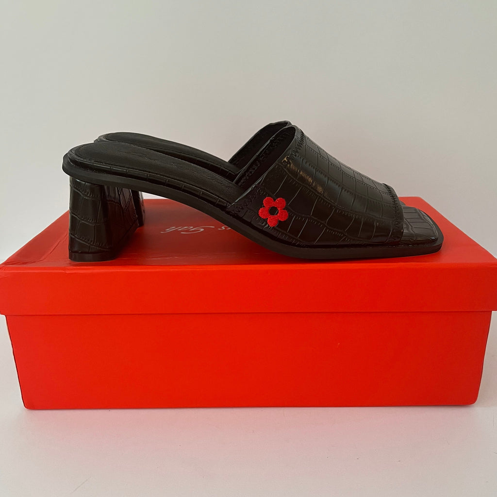 Lisa Says Gah BNWB EM Sandals in Black Croc Size US7/EU37.