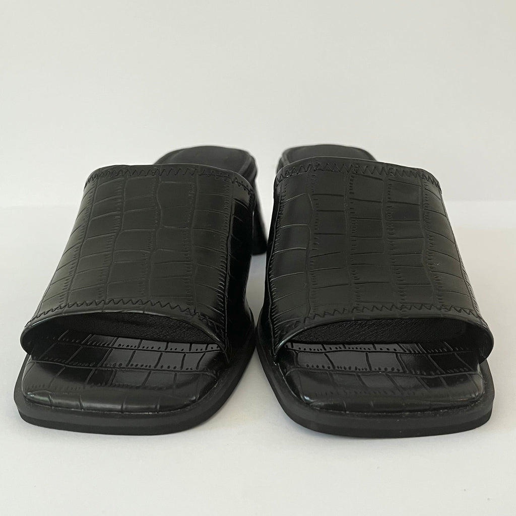 Lisa Says Gah BNWB EM Sandals in Black Croc Size US7/EU37.