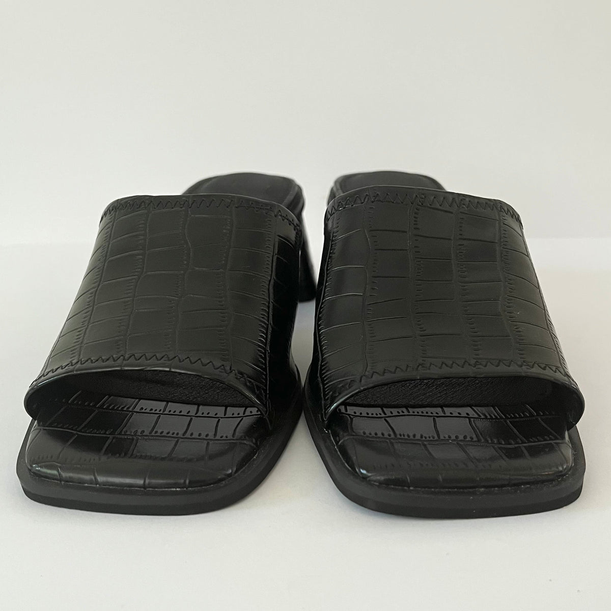 Lisa Says Gah BNWB EM Sandals in Black Croc Size US7/EU37.