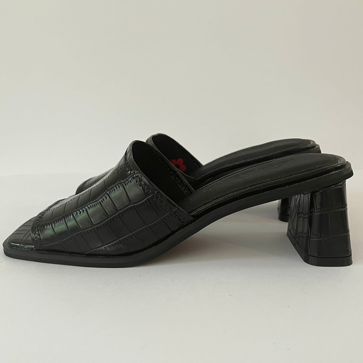 Lisa Says Gah BNWB EM Sandals in Black Croc Size US7/EU37.