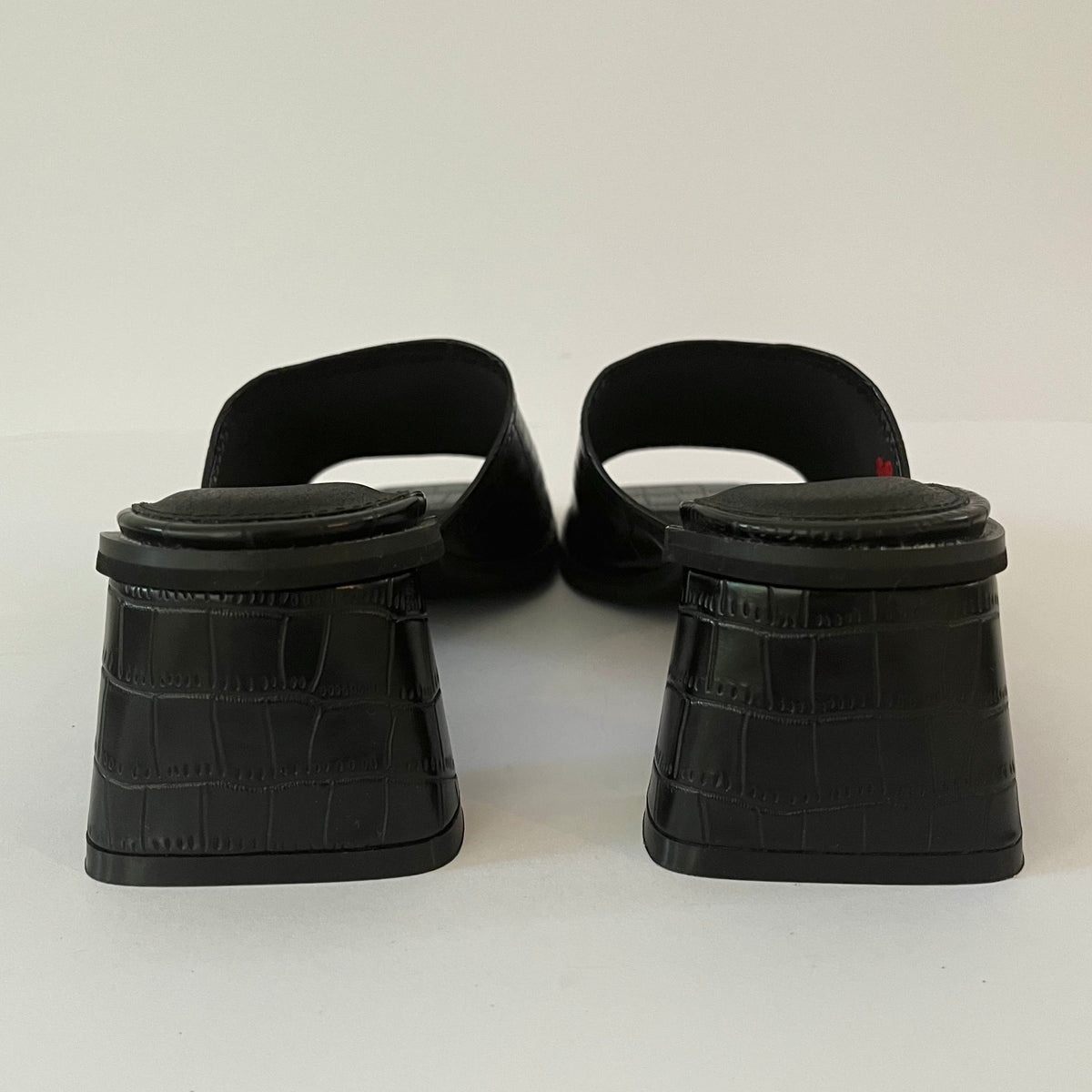 Lisa Says Gah BNWB EM Sandals in Black Croc Size US7/EU37.