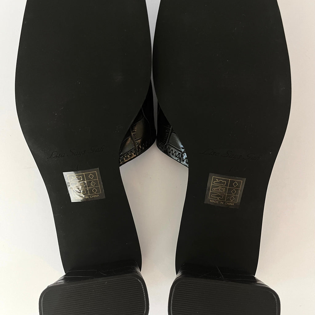 Lisa Says Gah BNWB EM Sandals in Black Croc Size US7/EU37.