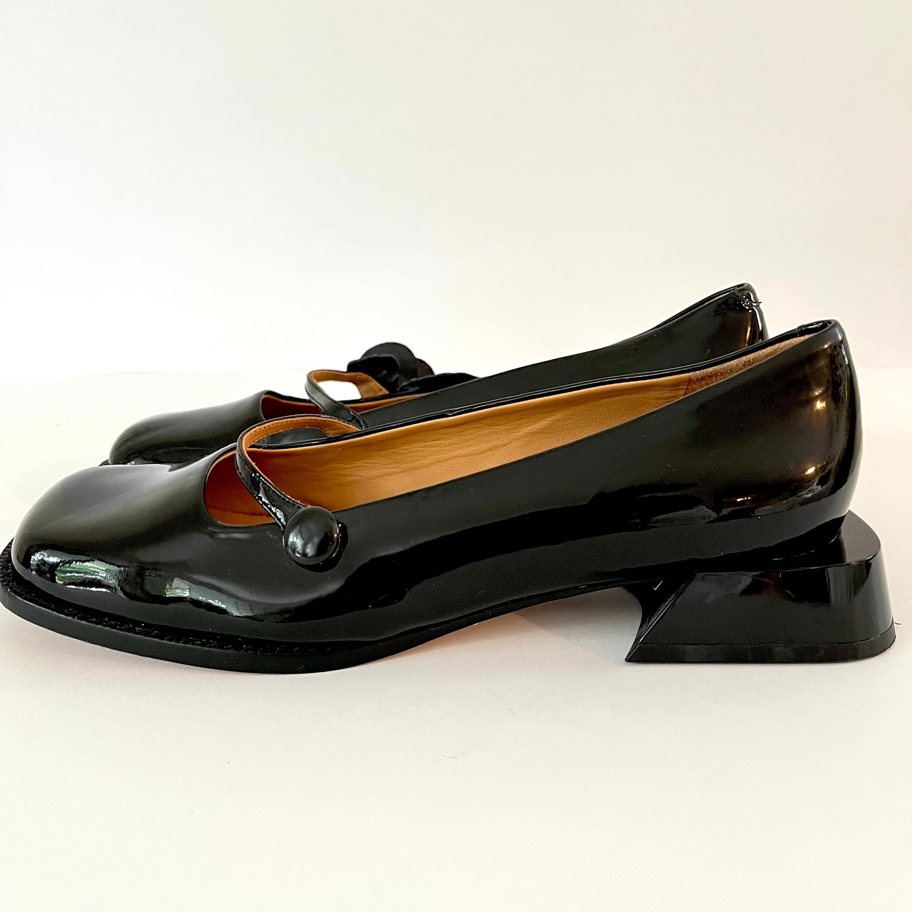 SHUSHU/TONG x Charles & Keith CHLORIS Mary Jane Pumps Size 36.