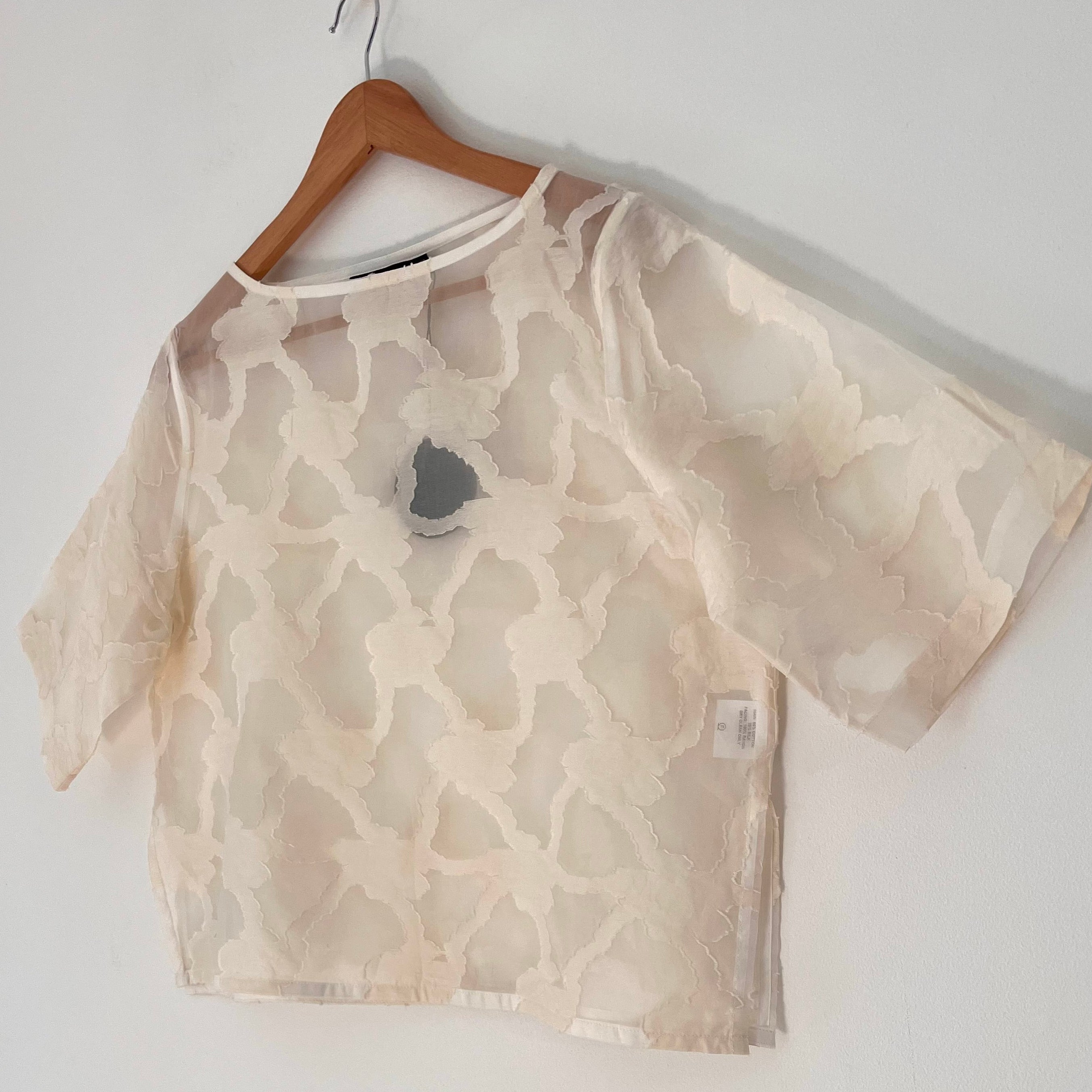 Alpha60 BNWT Daisy T-shirt in Cream Size XS.