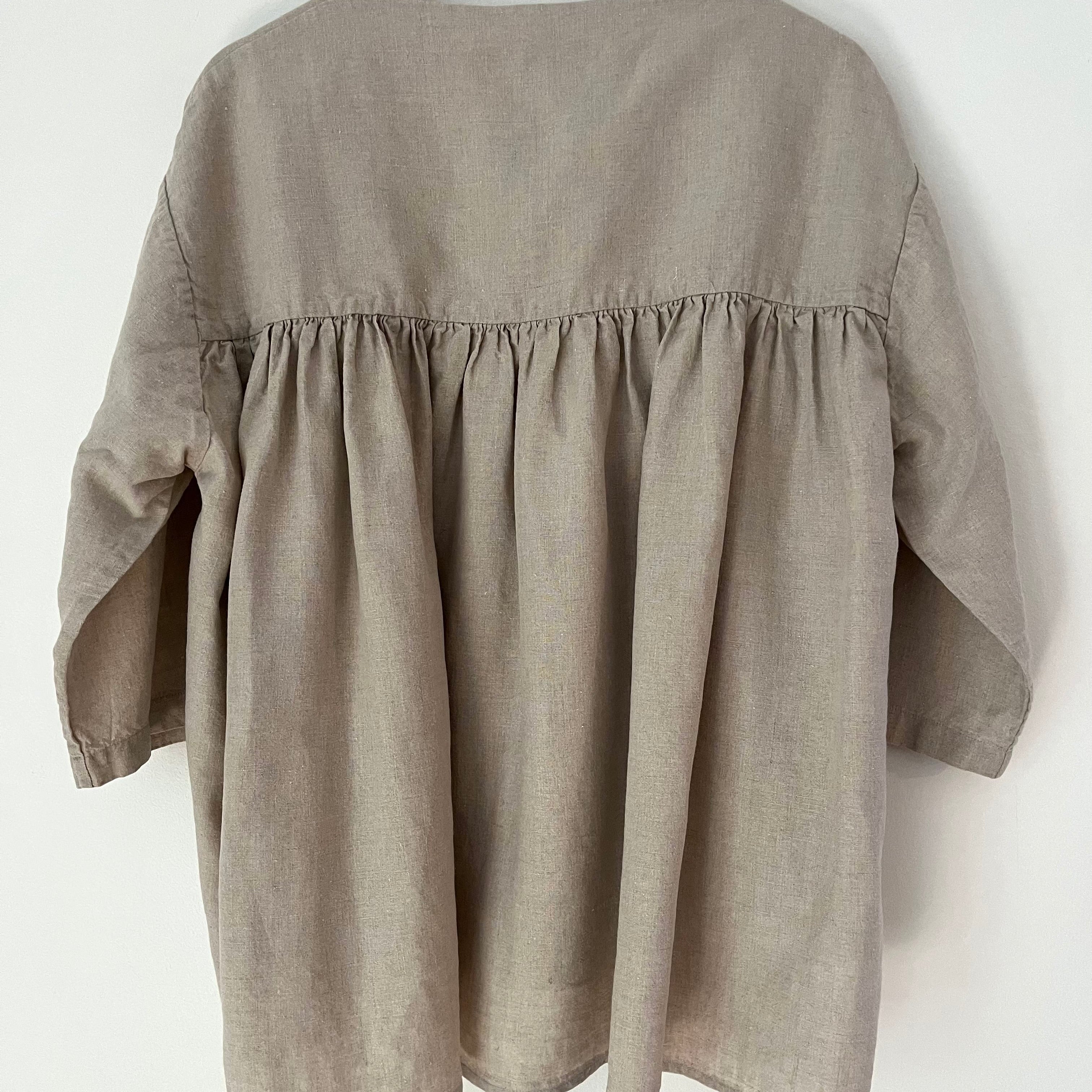 Veritecoeur Linen Back Gather Top in Kinari Size F/One Size.