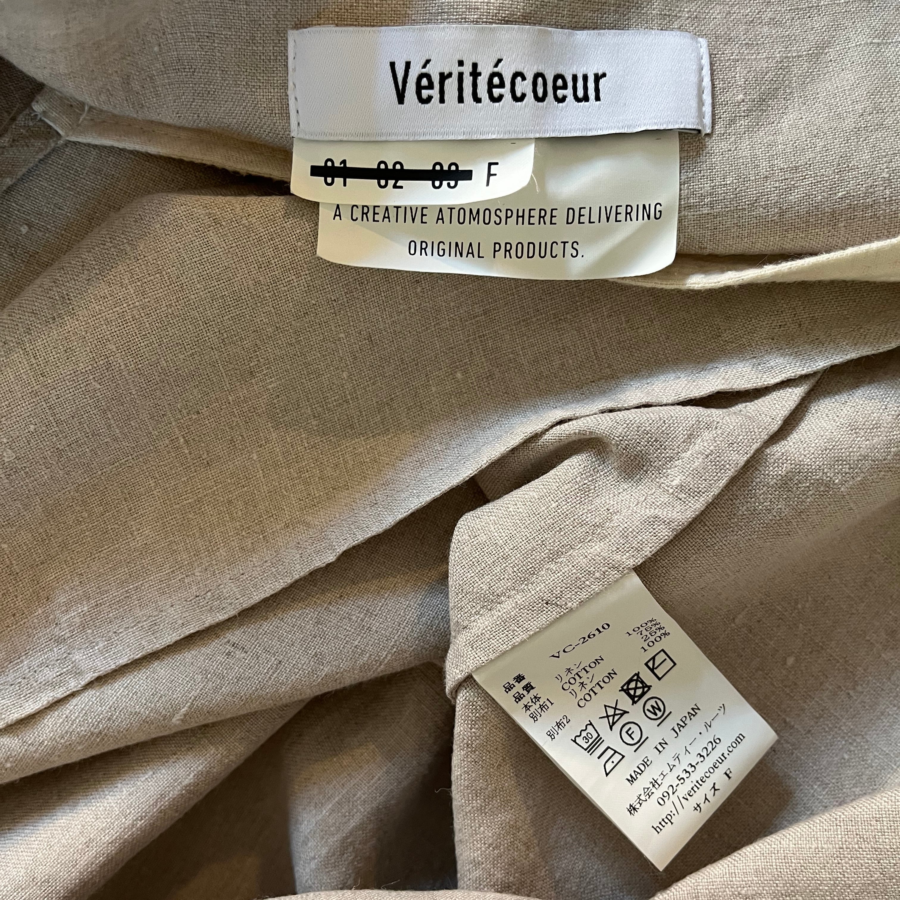 Veritecoeur Linen Back Gather Top in Kinari Size F/One Size.