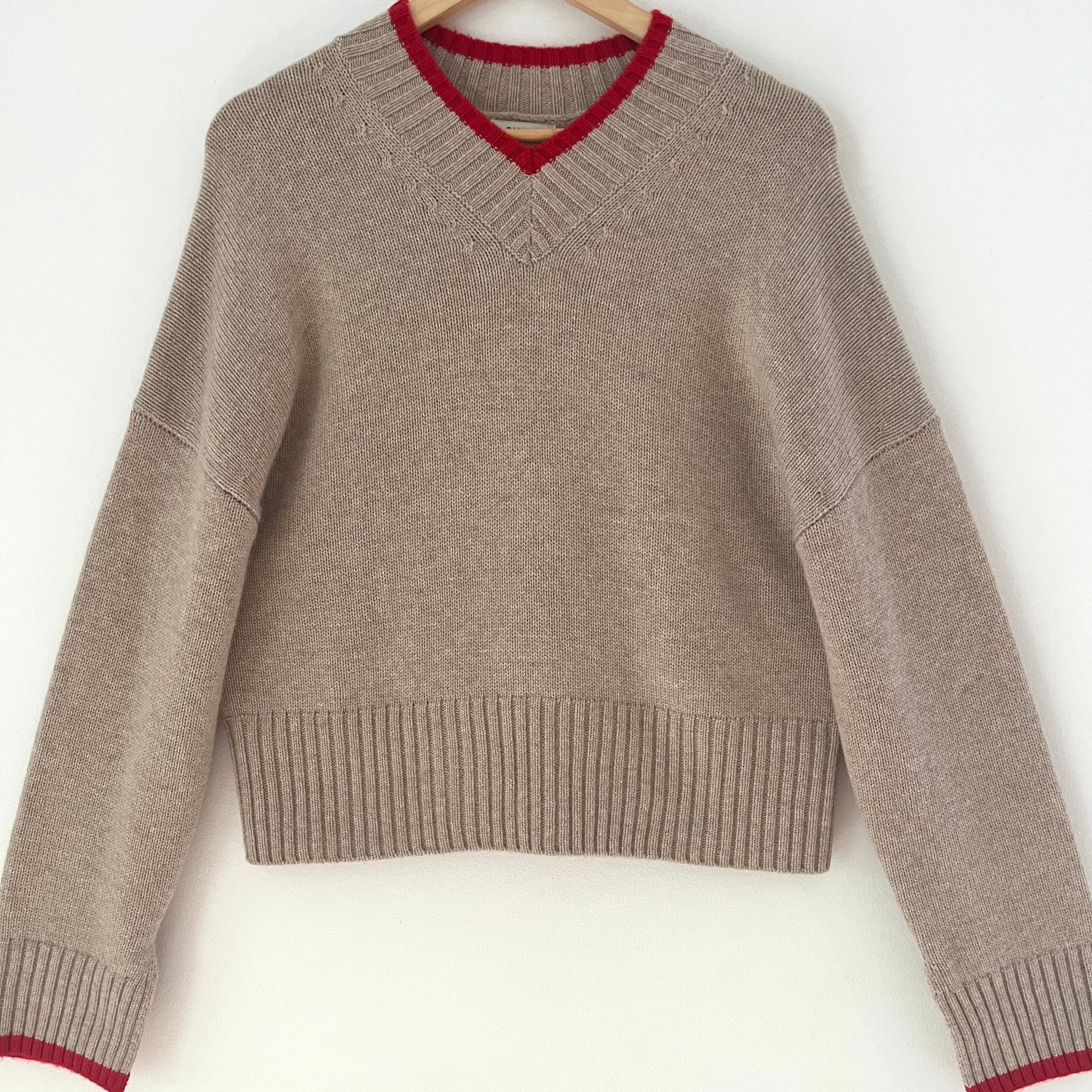 Bassike V neck Contrast Knit in Oatmeal/Red Size 0/AU6/XS.