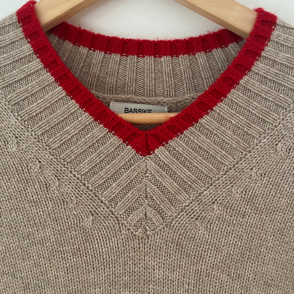 Bassike V neck Contrast Knit in Oatmeal/Red Size 0/AU6/XS.