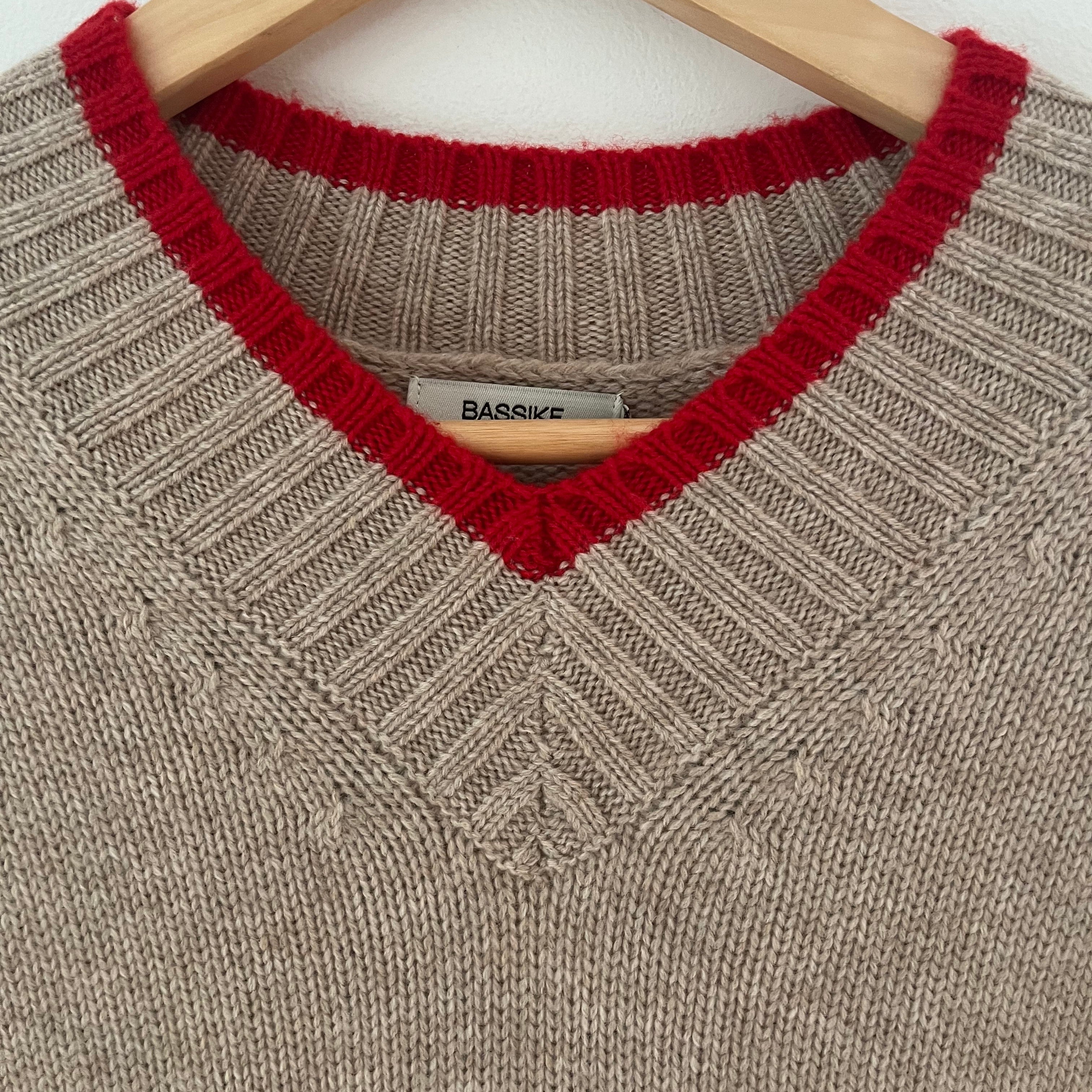 Bassike V neck Contrast Knit in Oatmeal/Red Size 0/AU6/XS.