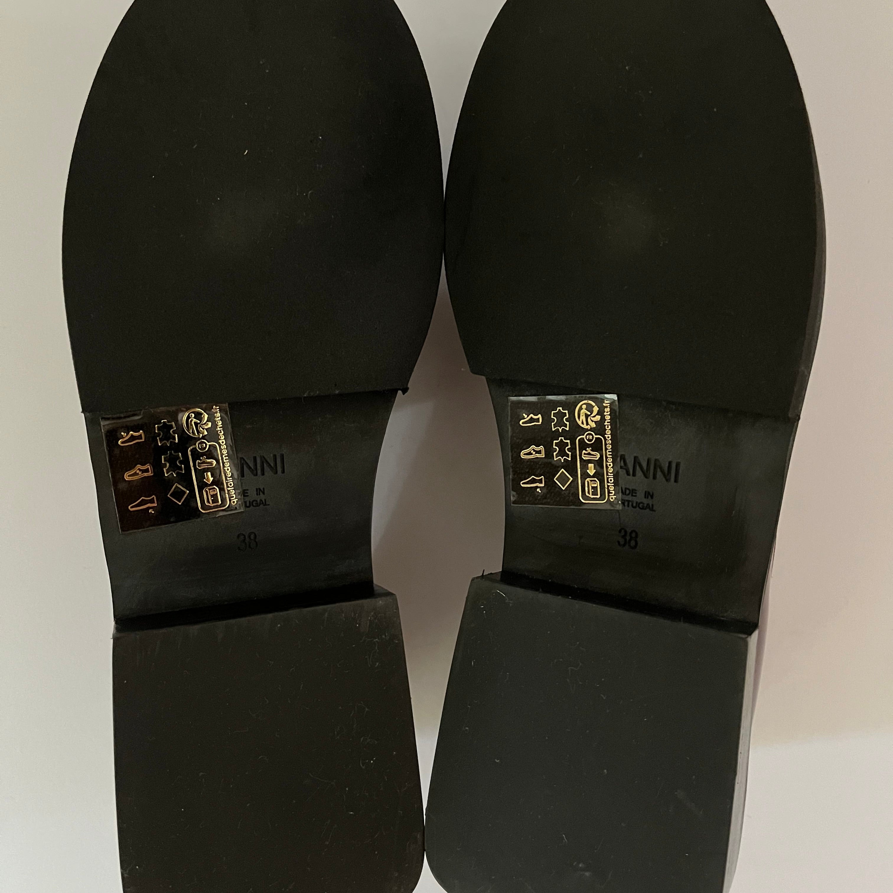 Ganni BUTTERFLY Loafers in Burgundy Size 38.
