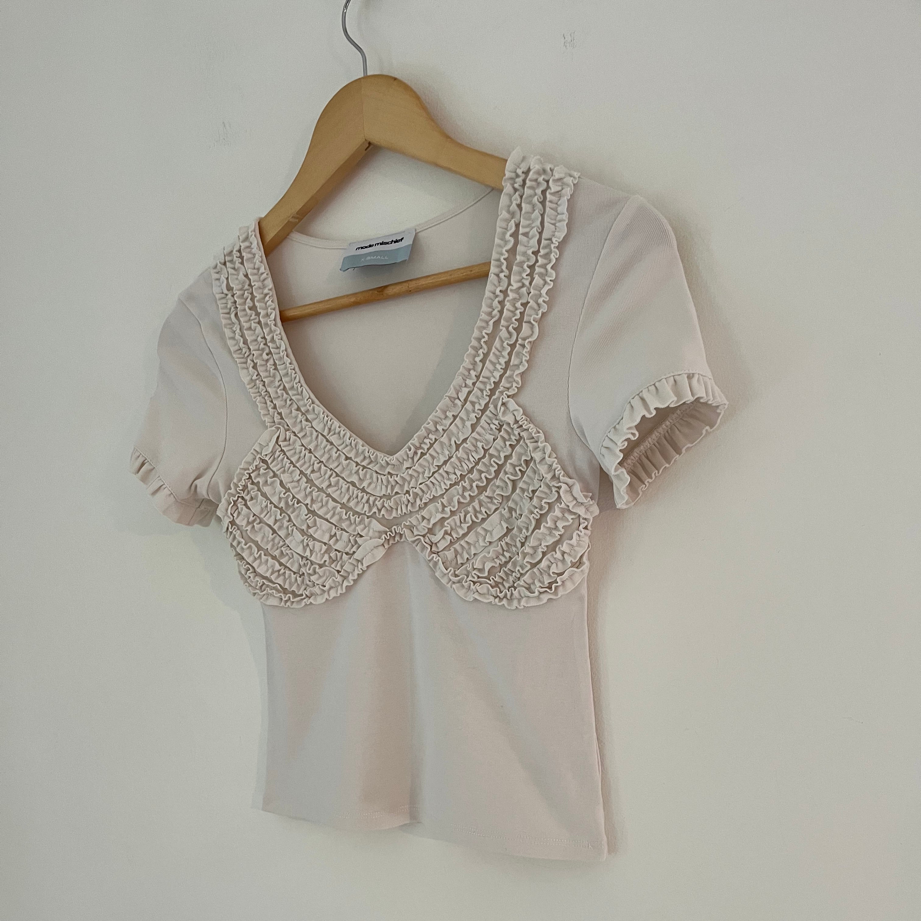 Mode Mischief LULU Ruffle Tee in Cream Size XS.