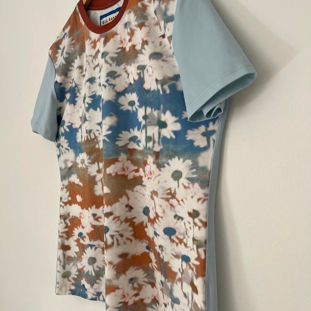 Acne Studios Blå Konst ROAR SUPER 8 Floral T-shirt.