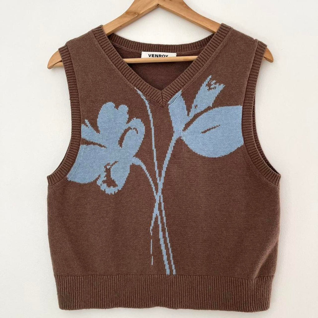 Venroy Floral Knit Vest in Blue Flower.