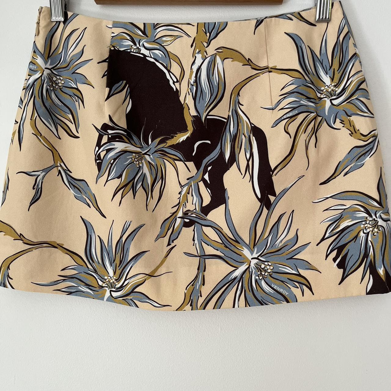 Venroy BNWT Cotton Mini Skirt in Beige Floral Horse Print.
