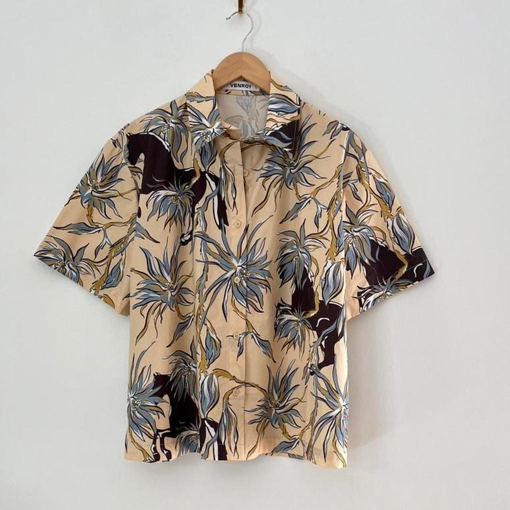 Venroy Relaxed Short Sleeve Shirt in Beige Floral Horse Print.