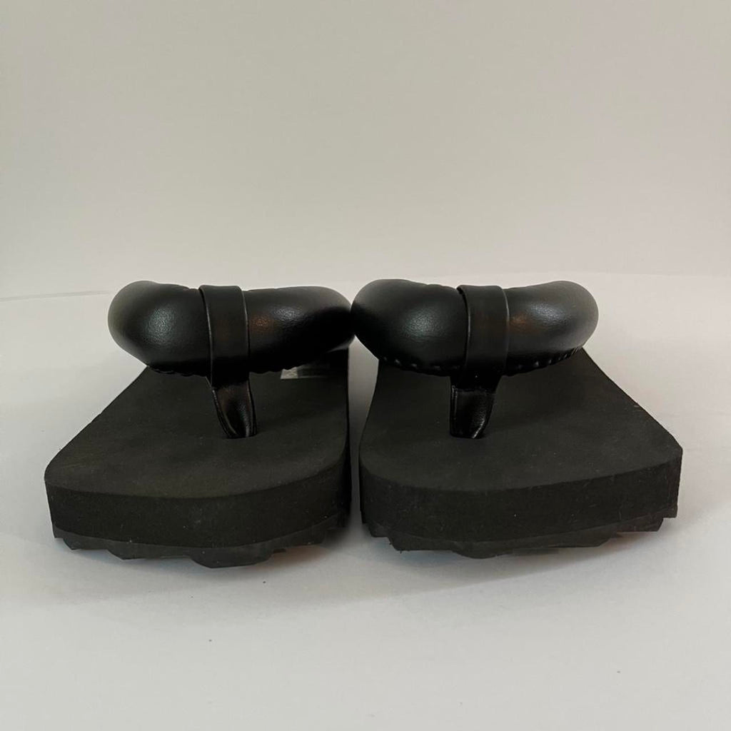 Yume Yume SUKI Flip Flops in Black.