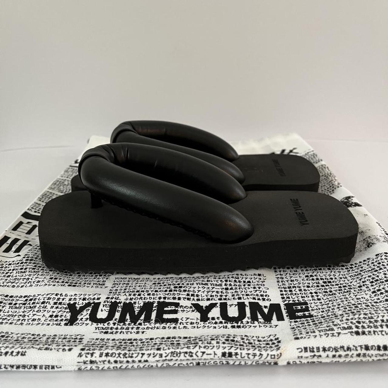 Yume Yume SUKI Flip Flops in Black.