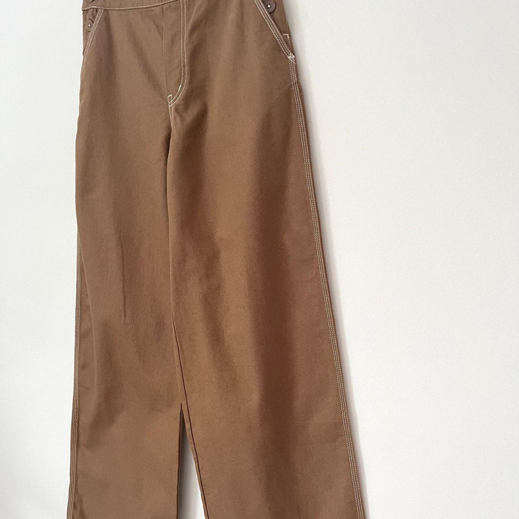 Kowtow BNWT DUNGAREE Jeans in Earth Denim Size M.