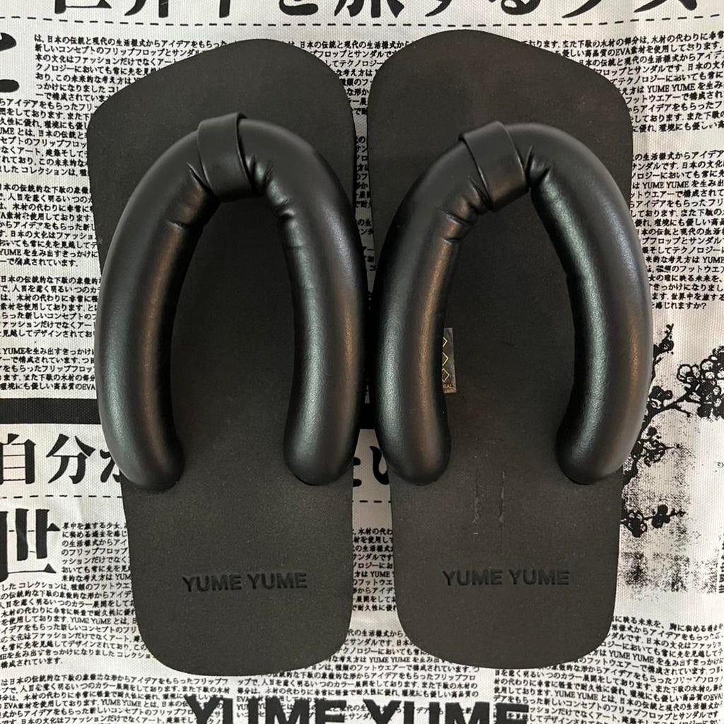 Yume Yume SUKI Flip Flops in Black.