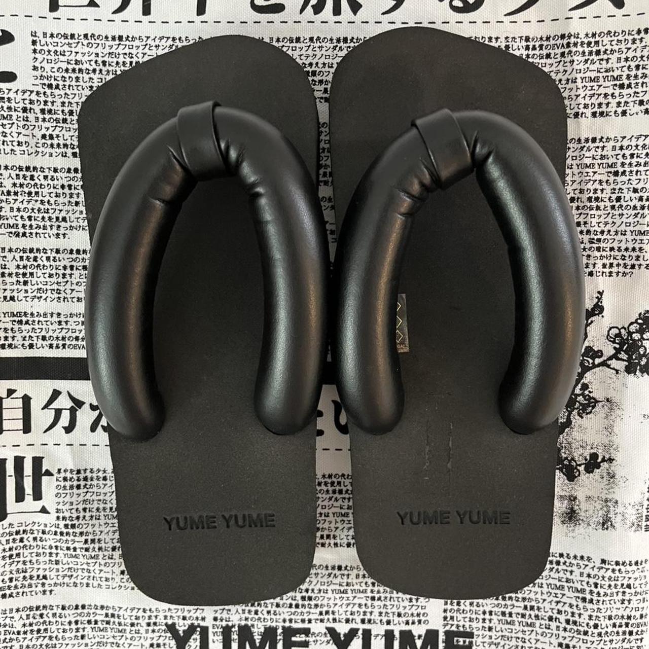 Yume Yume SUKI Flip Flops in Black.