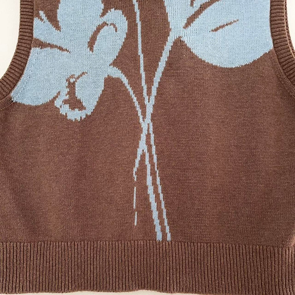 Venroy Floral Knit Vest in Blue Flower.