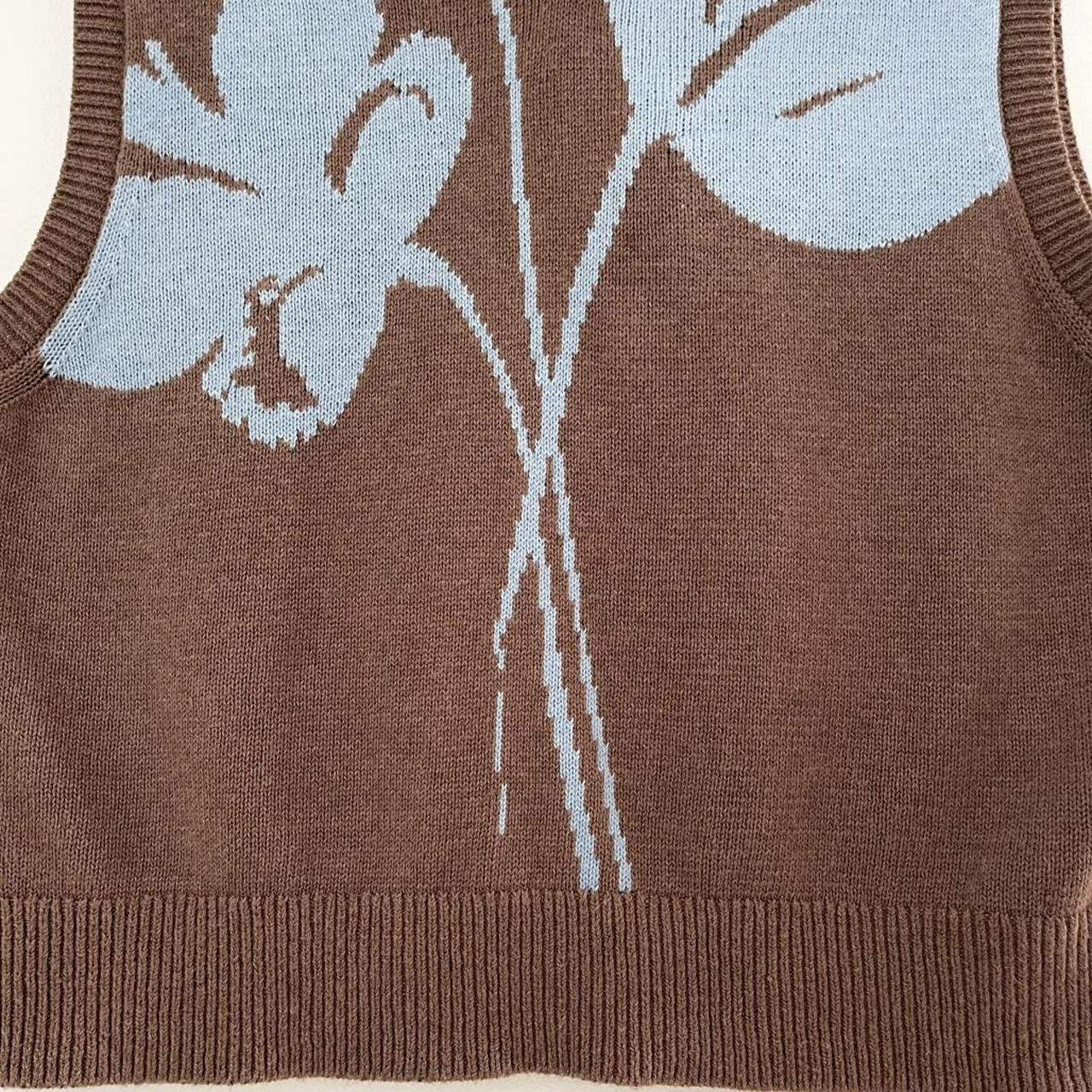 Venroy Floral Knit Vest in Blue Flower.