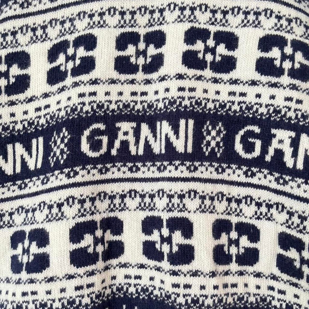Ganni O-neck Logo Sweater in Sky Captain.