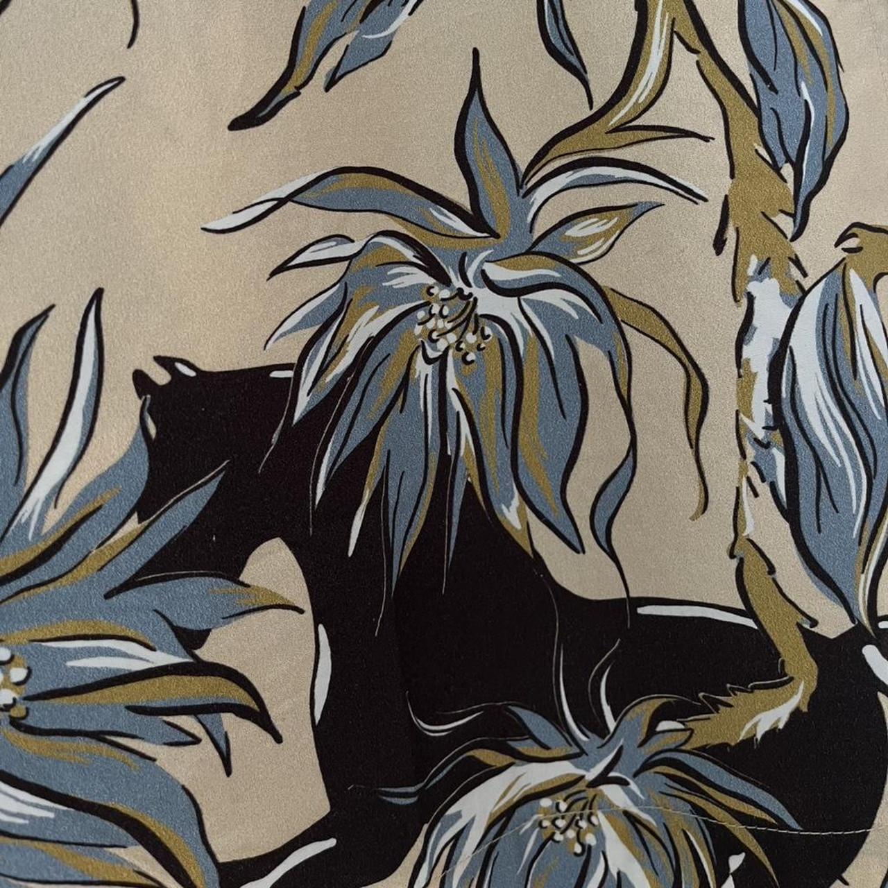 Venroy Relaxed Short Sleeve Shirt in Beige Floral Horse Print.